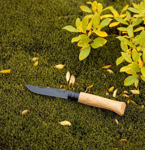 Opinel N°08 Eiche Black – Edles Taschenmesser mit schwarzer PVD-Klinge & Griff aus französischer Eiche