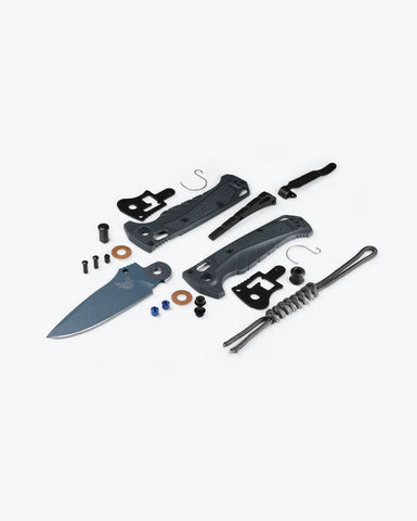 Benchmade 18065BT-01 Mini Adira – MagnaCut Taschenmesser für Wasser & EDC | AXIS Lock | Made in USA