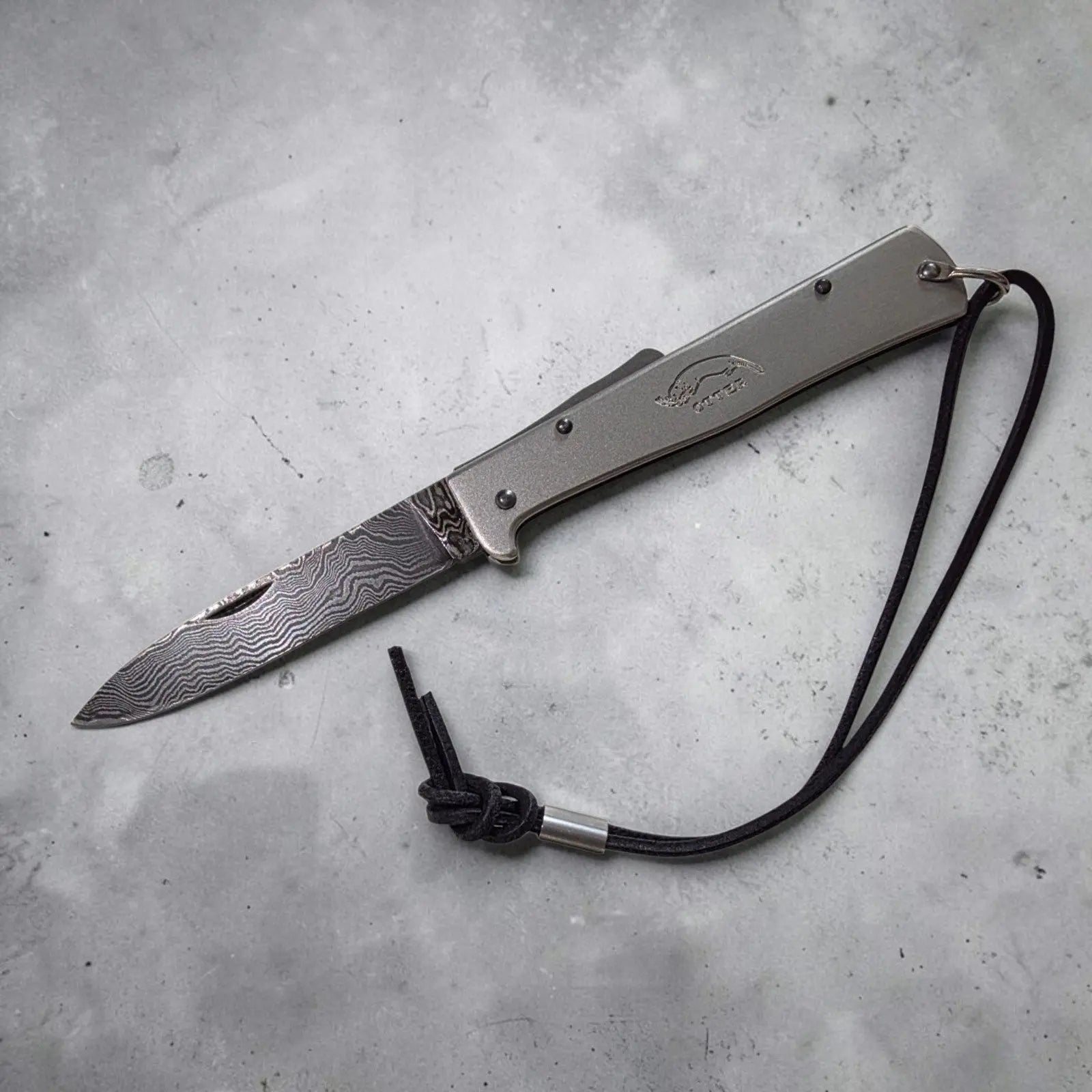 GMELCH Otter Mercator Taschenmesser mit handgeschmiedeter Damastklinge und mattiertem Edelstahlgriff mit Otter-Gravur
