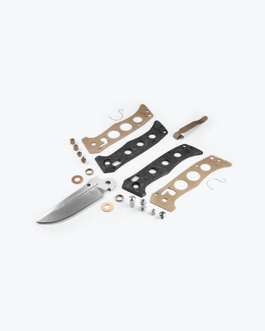 Benchmade 273-03 Mini Adamas – CPM-MagnaCut | Carbon Fiber | AXIS Lock