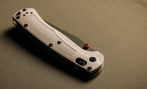 Benchmade 15536GN-01 Taggedout – Tan Grivory, Elmax, AXIS Lock, SelectEdge®
